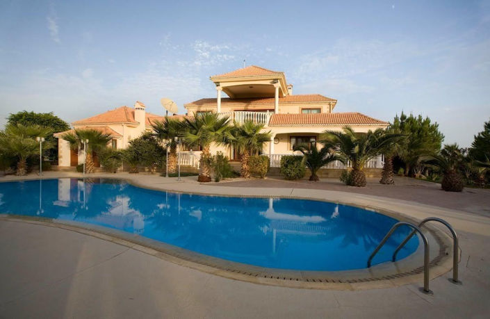 Image No.16-8 Bed Property for sale