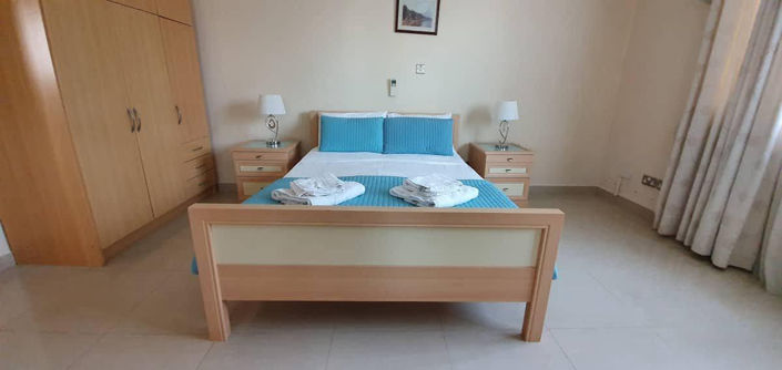 Image No.3-8 Bed Property for sale