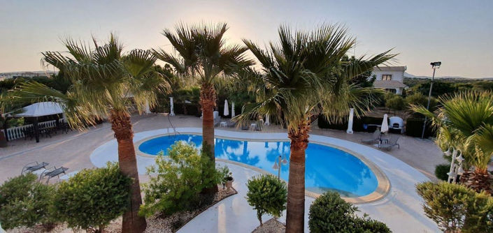 Image No.32-8 Bed Property for sale