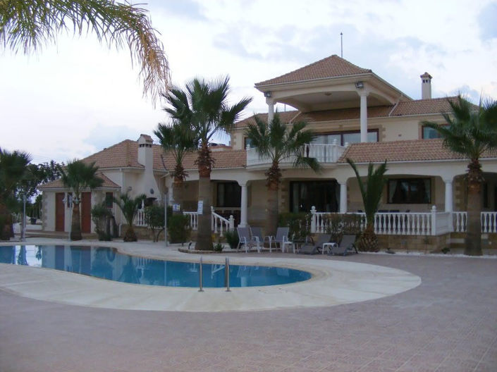 Image No.36-8 Bed Property for sale