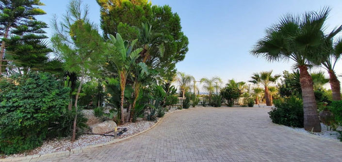 Image No.37-8 Bed Property for sale