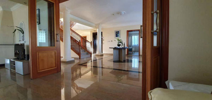 Image No.38-8 Bed Property for sale