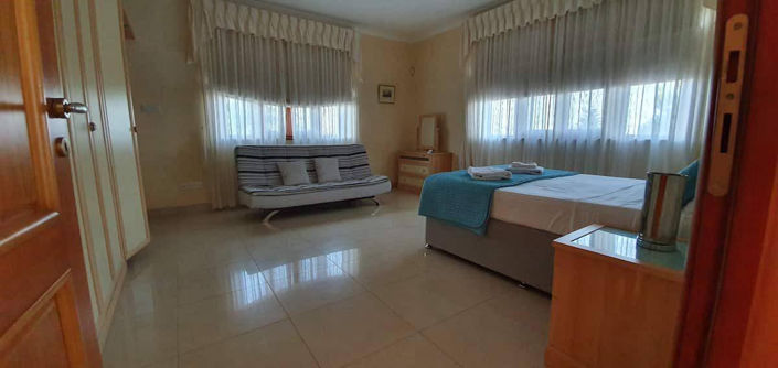 Image No.4-8 Bed Property for sale