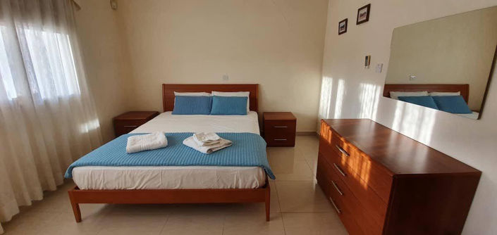 Image No.40-8 Bed Property for sale