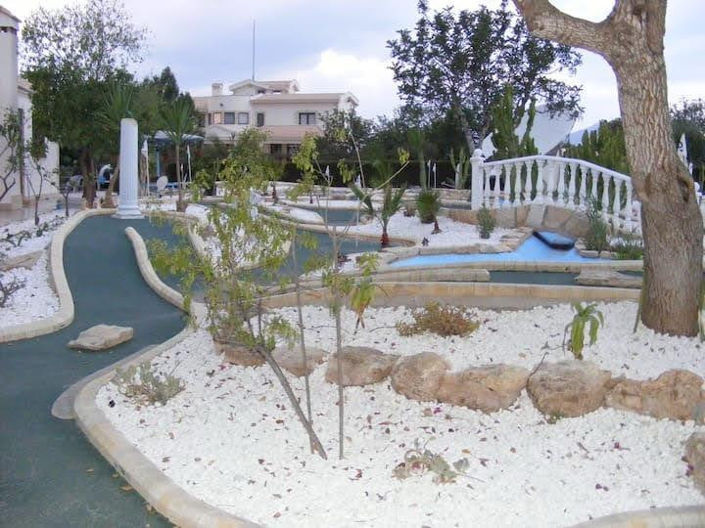 Image No.41-8 Bed Property for sale