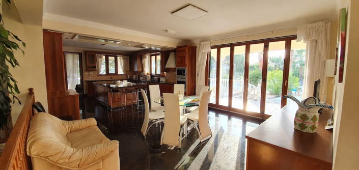 Image No.50-8 Bed Property for sale