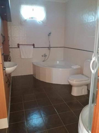 Image No.52-8 Bed Property for sale