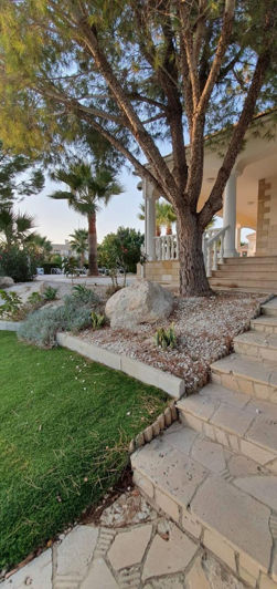 Image No.55-8 Bed Property for sale