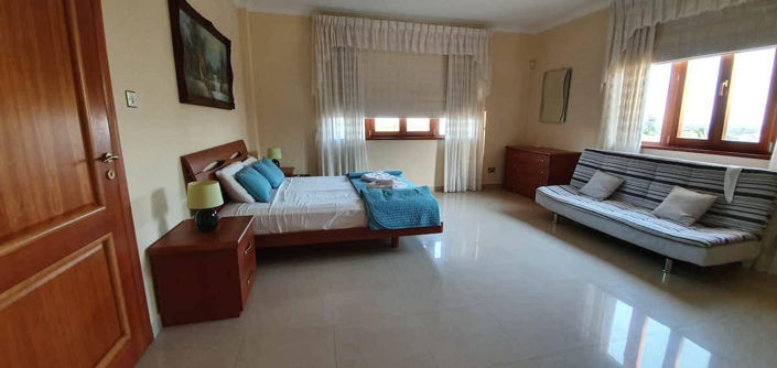 Image No.56-8 Bed Property for sale