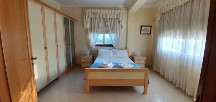 Image No.8-8 Bed Property for sale