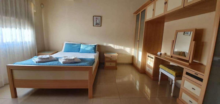 Image No.9-8 Bed Property for sale