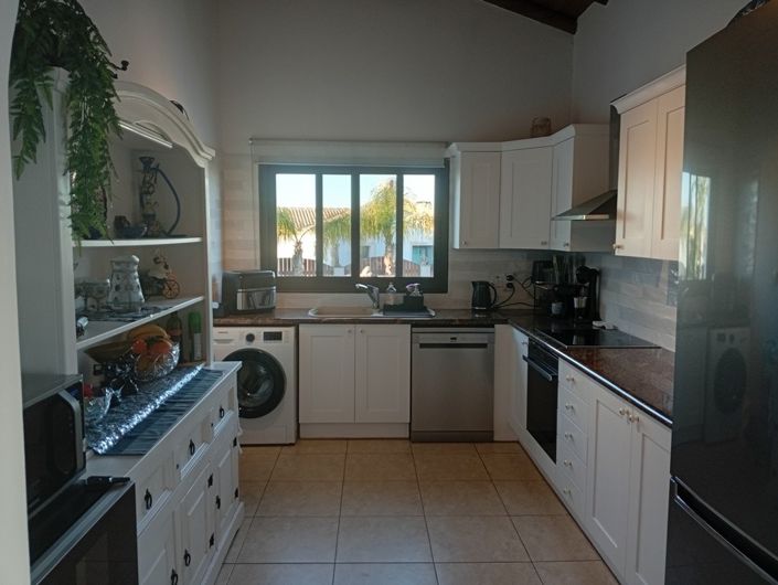 Image No.12-3 Bed Property for sale