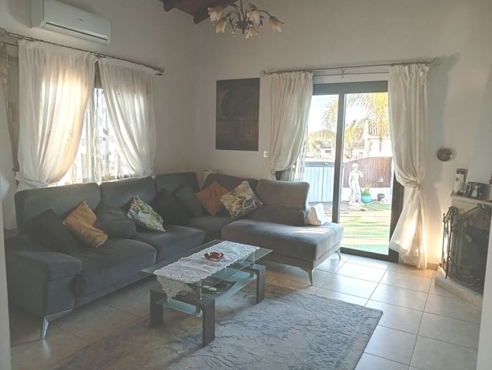 Image No.18-3 Bed Property for sale