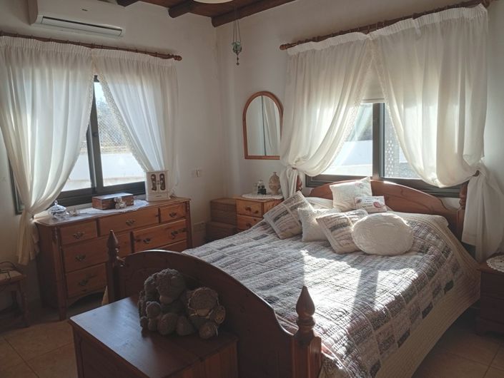 Image No.26-3 Bed Property for sale