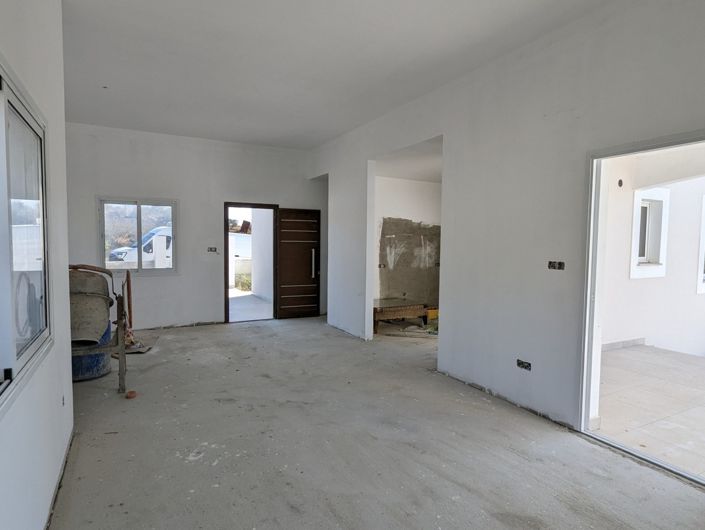 Image No.10-3 Bed Property for sale