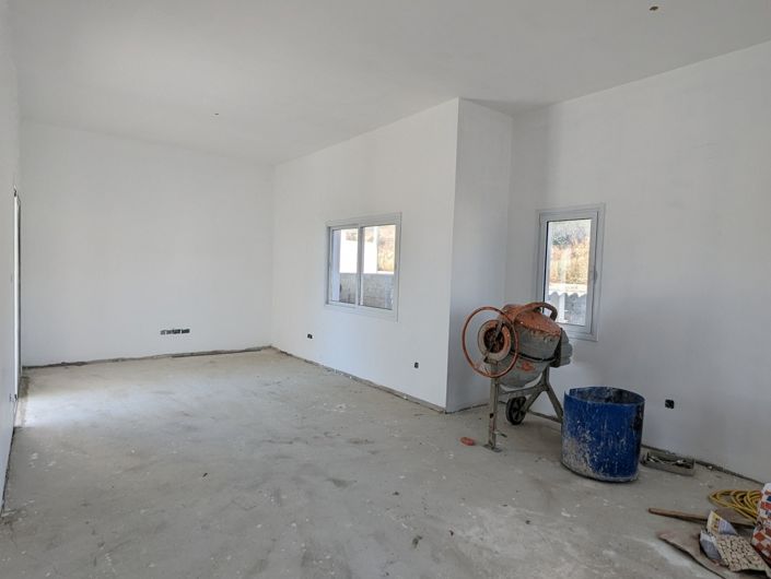 Image No.14-3 Bed Property for sale