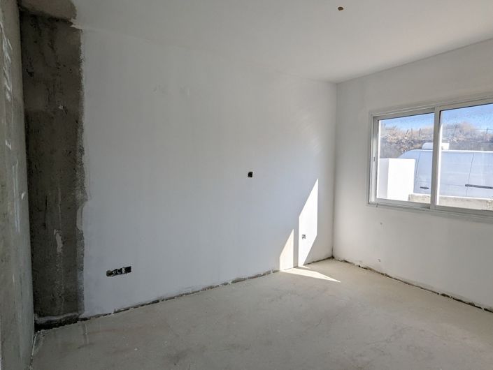 Image No.19-3 Bed Property for sale