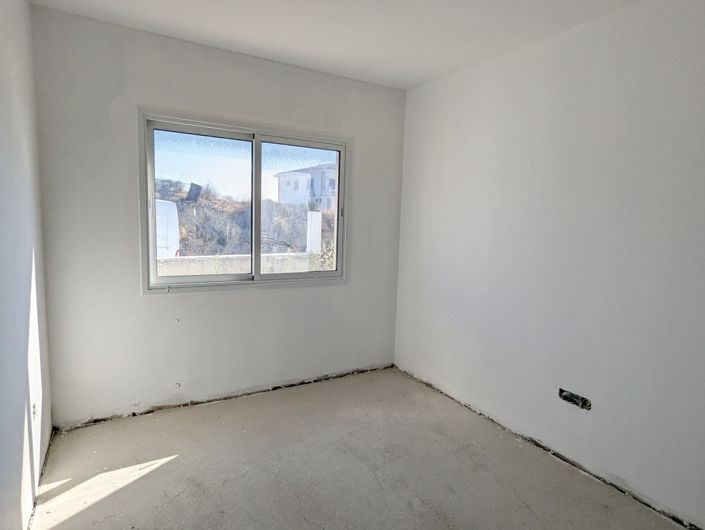 Image No.20-3 Bed Property for sale