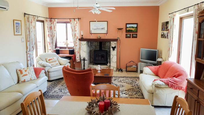 Image No.2-4 Bed Property for sale