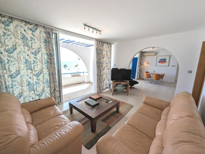 Image No.10-3 Bed Property for sale