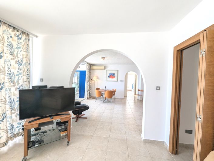 Image No.11-3 Bed Property for sale