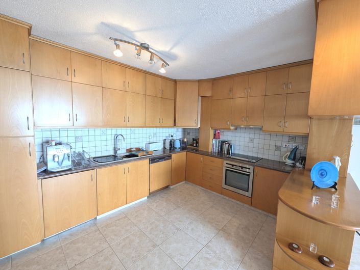 Image No.15-3 Bed Property for sale