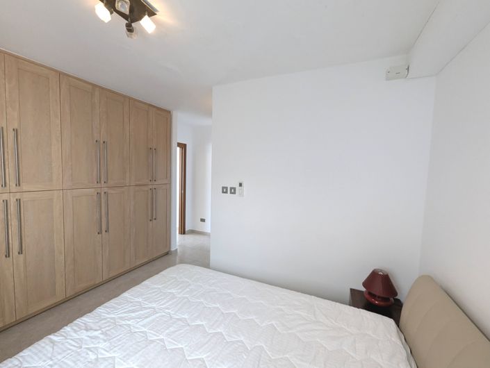 Image No.26-3 Bed Property for sale