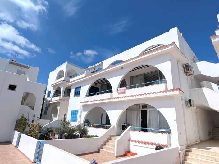 Image No.40-3 Bed Property for sale