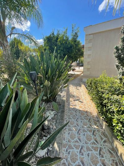 Image No.19-3 Bed Property for sale