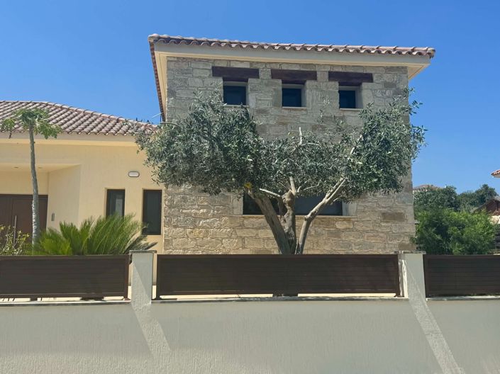 Image No.2-3 Bed Property for sale