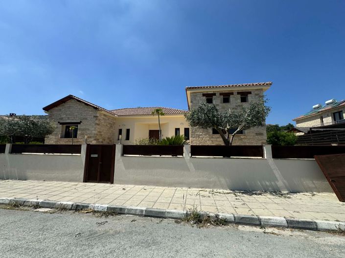 Image No.3-3 Bed Property for sale