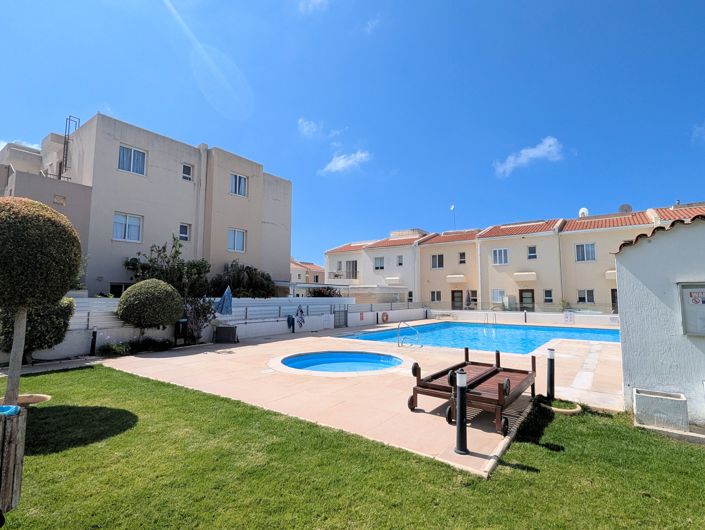 Image No.33-2 Bed Property for sale