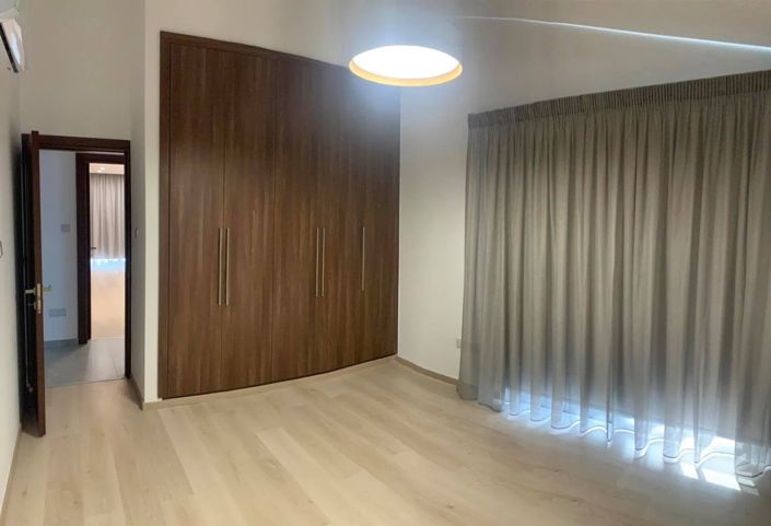 Image No.4-4 Bed Property for sale