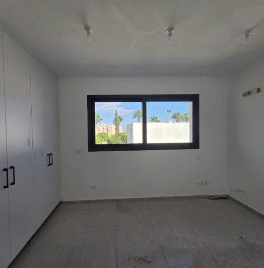 Image No.19-2 Bed Property for sale