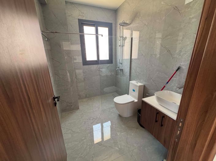 Image No.11-2 Bed Property for sale