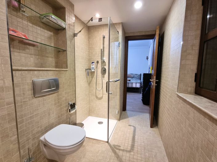 Image No.27-2 Bed Property for sale