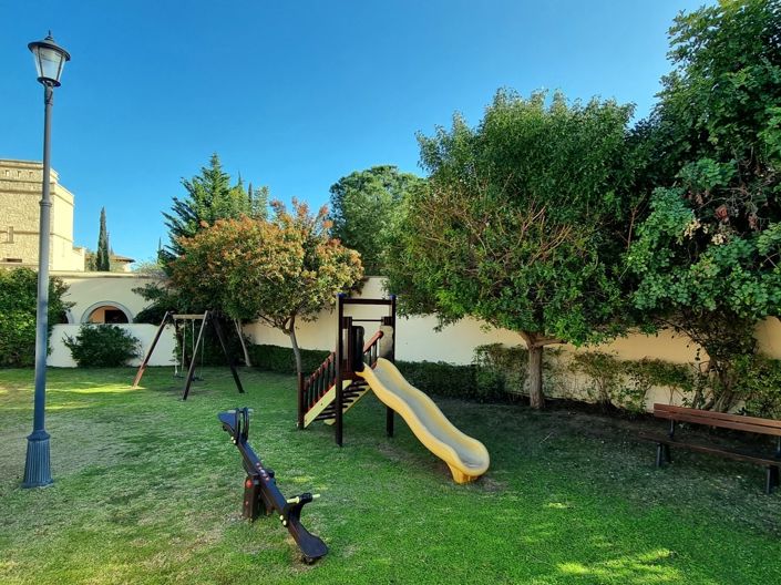 Image No.32-2 Bed Property for sale