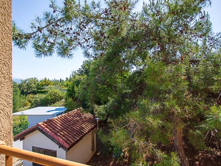 Image No.3-3 Bed Property for sale