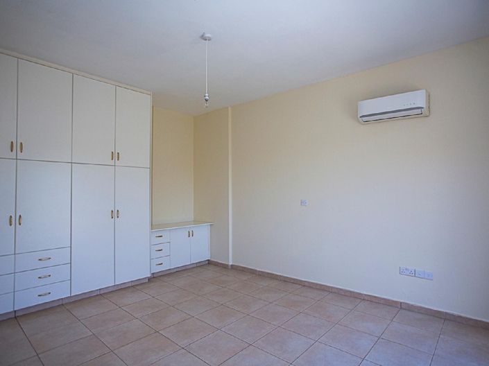 Image No.30-3 Bed Property for sale