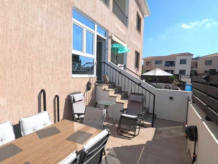 Image No.10-2 Bed Property for sale