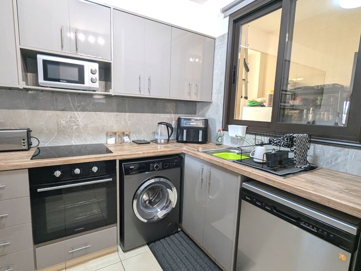 Image No.28-2 Bed Property for sale