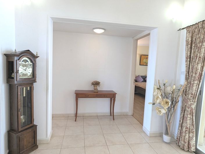 Image No.12-3 Bed Property for sale
