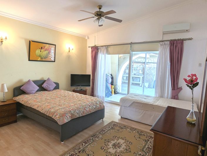 Image No.13-3 Bed Property for sale