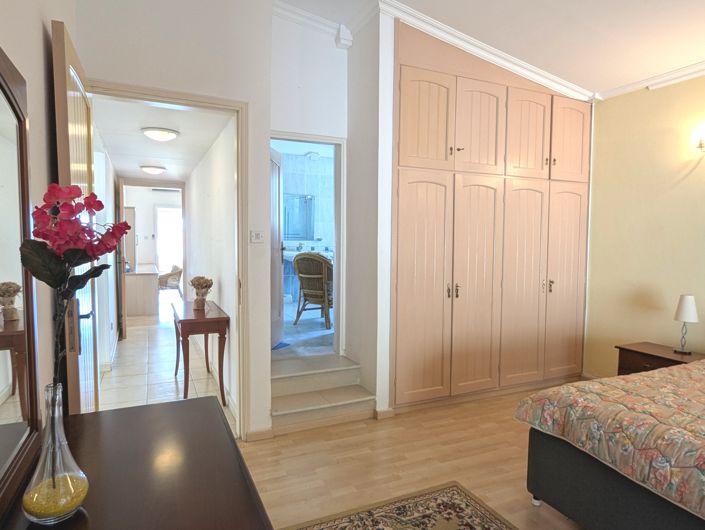 Image No.14-3 Bed Property for sale