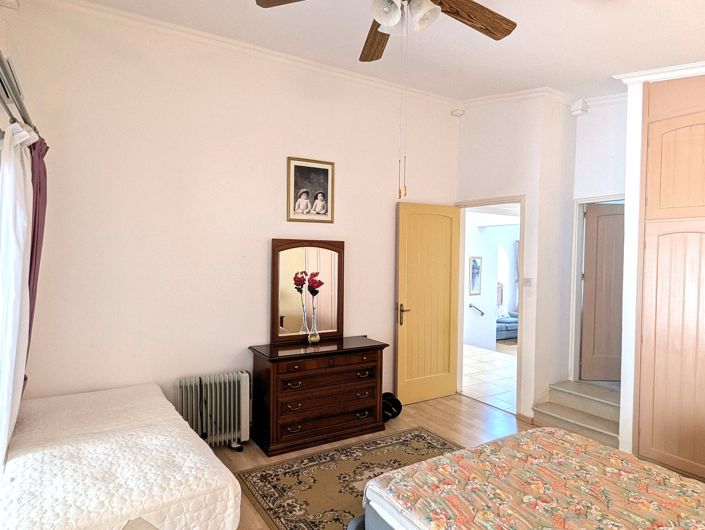 Image No.15-3 Bed Property for sale