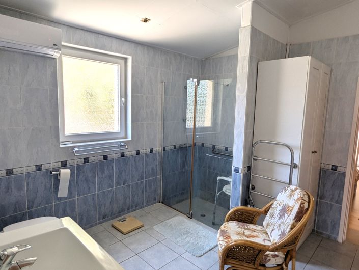 Image No.17-3 Bed Property for sale