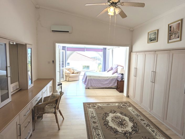 Image No.18-3 Bed Property for sale