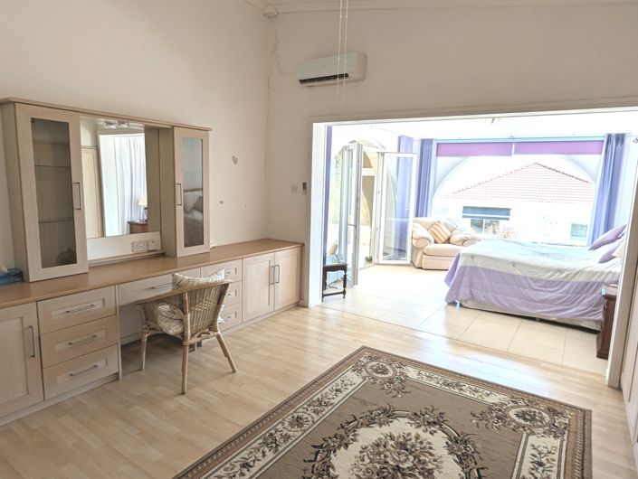 Image No.19-3 Bed Property for sale