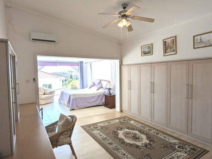Image No.20-3 Bed Property for sale