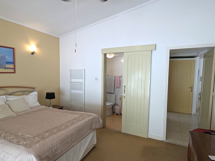 Image No.27-3 Bed Property for sale